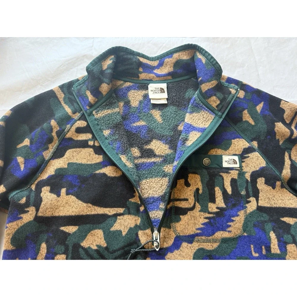 The North Face Men's Printed Camo NF 0A7WR897H Men's Size Med Outdoor Gorpcore